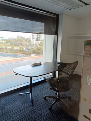 14 Person Sublet Office