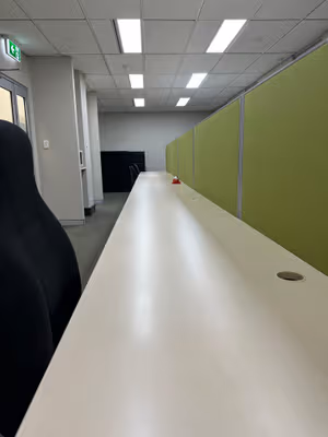 5 Person Coworking Desk