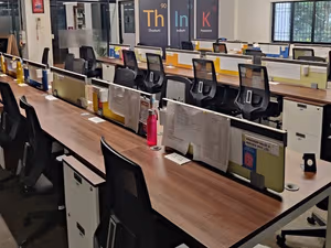 1 Person Coworking Desk