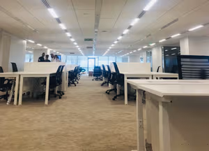 7 Person Coworking Desk