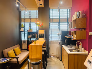 10 Person Coworking Desk