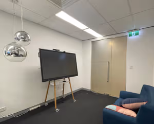 12 Person Sublet Office