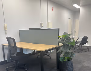 1 Person Shared Office