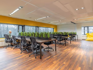 4 Person Coworking Desk