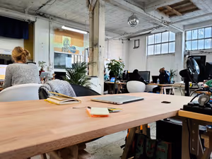 4 Person Coworking Desk