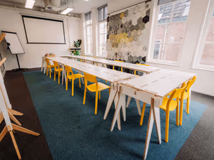 20 Person Coworking Desk