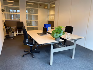 4 Person Private Office