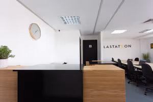 1 Person Coworking Desk