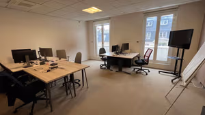 8 Person Private Office