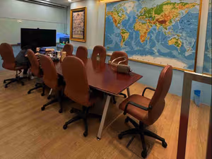 4 Person Shared Office