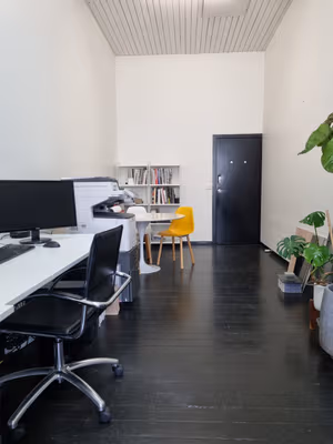 1 Person Shared Office