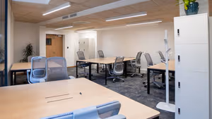 4 Person Coworking Desk