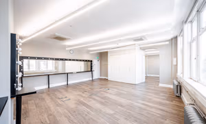 11 Person Private Office