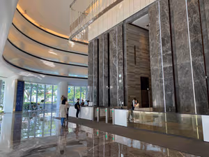 10 Person Private Office