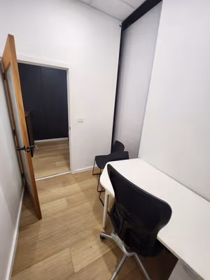 1 Person Private Office