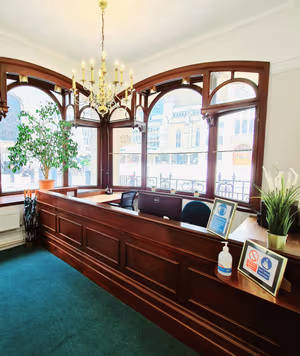 10 Person Private Office