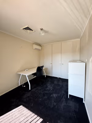 1 Person Shared Office