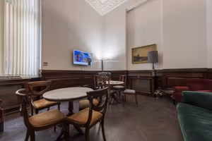 10 Person Private Office