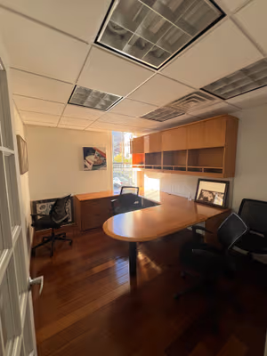 1 Person Private Office