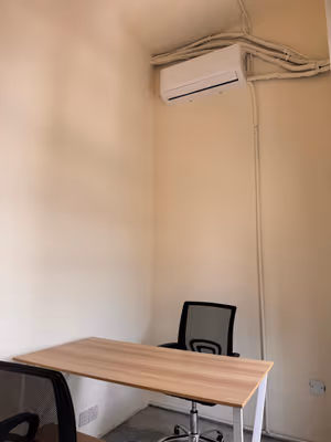 6 Person Coworking Desk