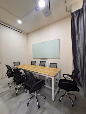 4 Person Coworking Desk