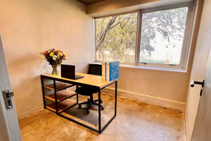 6 Person Coworking Desk