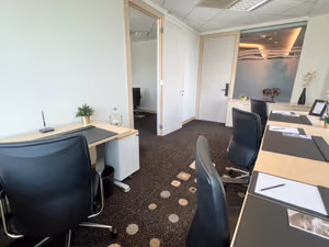 4 Person Private Office