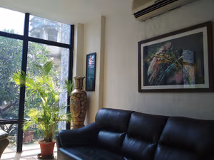 9 Person Private Office
