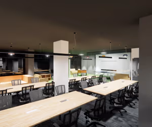 4 Person Coworking Desk