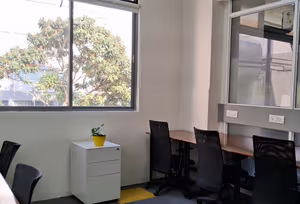 4 Person Coworking Desk