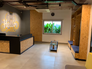 5 Person Coworking Desk