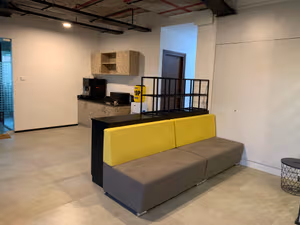 4 Person Coworking Desk