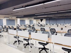 4 Person Coworking Desk