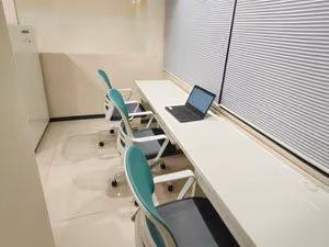 7 Person Coworking Desk