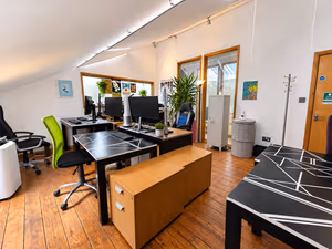 1 Person Coworking Desk