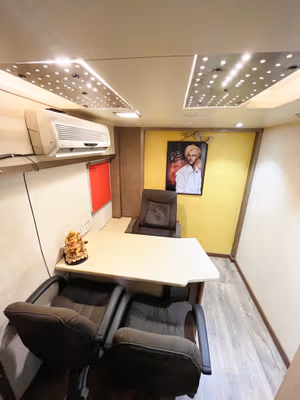 7 Person Coworking Desk