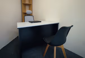 5 Person Coworking Desk