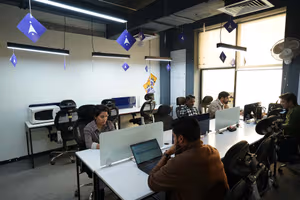 8 Person Coworking Desk