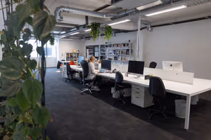 4 Person Coworking Desk