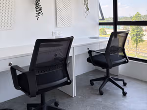 4 Person Private Office