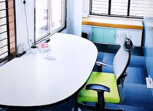 4 Person Coworking Desk