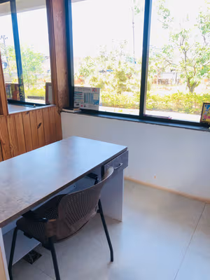 4 Person Coworking Desk
