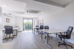 4 Person Coworking Desk