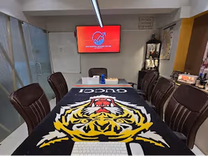 8 Person Coworking Desk