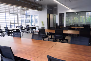 7 Person Coworking Desk