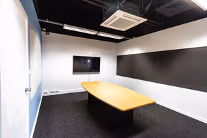 5 Person Shared Office