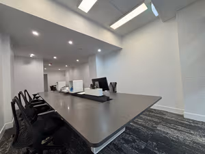 6 Person Shared Office