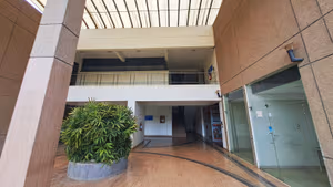 100 Person Private Office