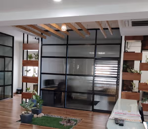 12 Person Sublet Office