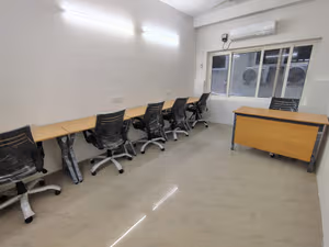 100 Person Coworking Desk